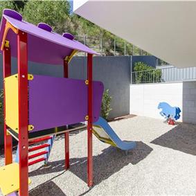 5 bedroom beachfront villa with heated pool near Omis, sleeps 9